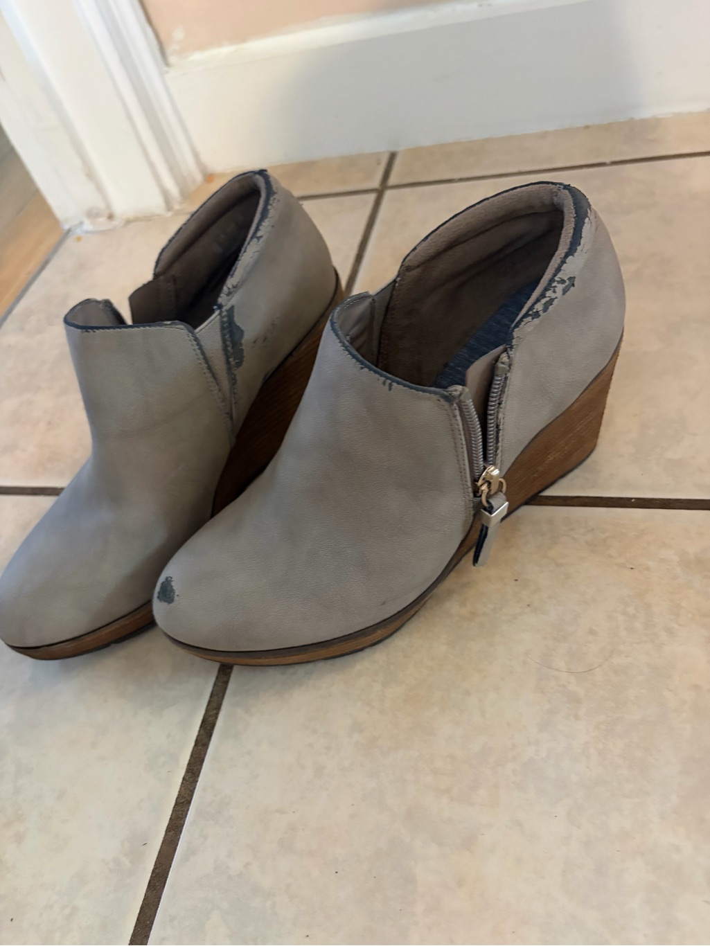 Pre Lovedd Dr.Schollswomen’s Gray Wedge Ankle Booties